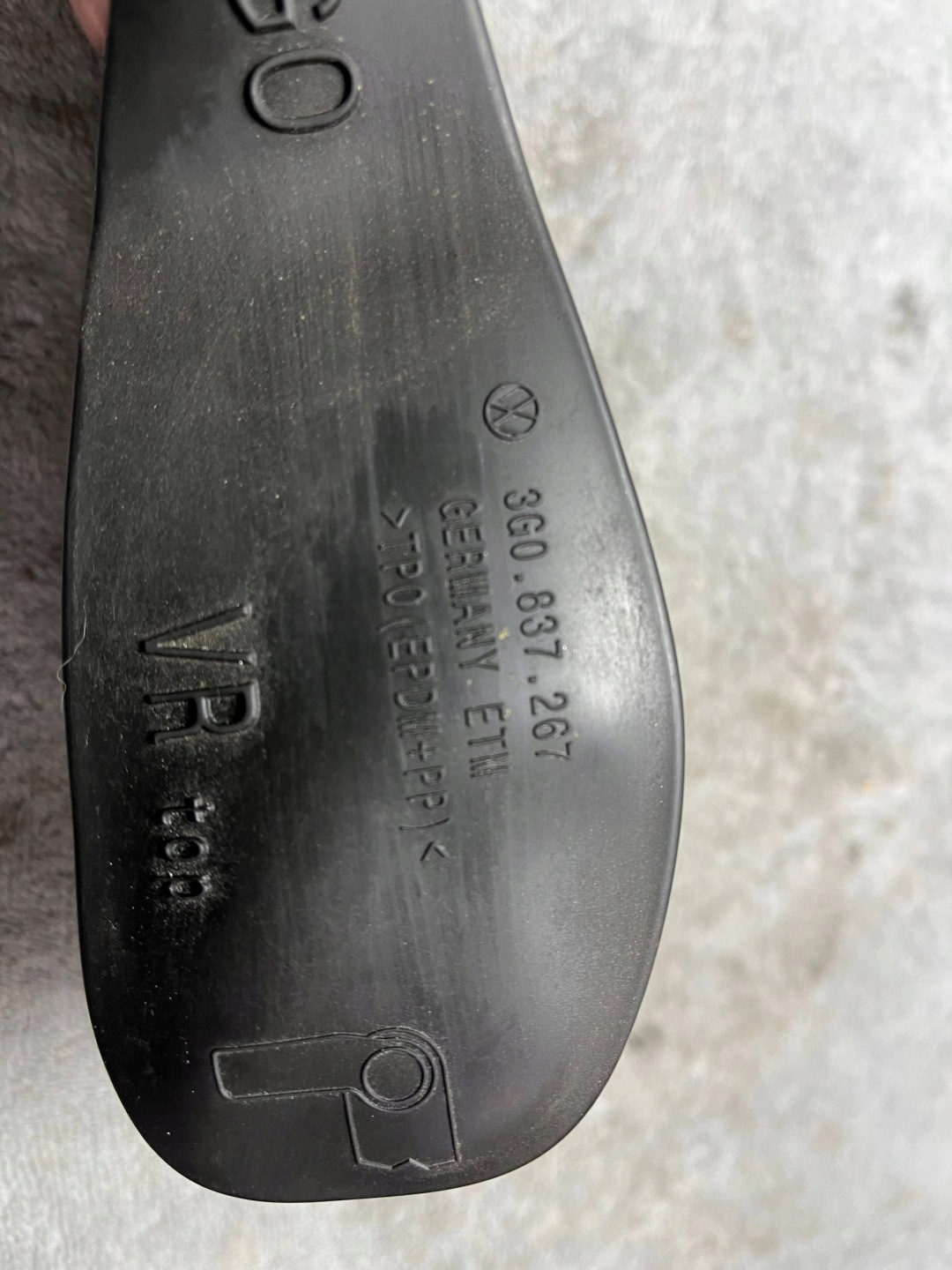 VW PASSAT B8 limiter door front 3G0837267 !J