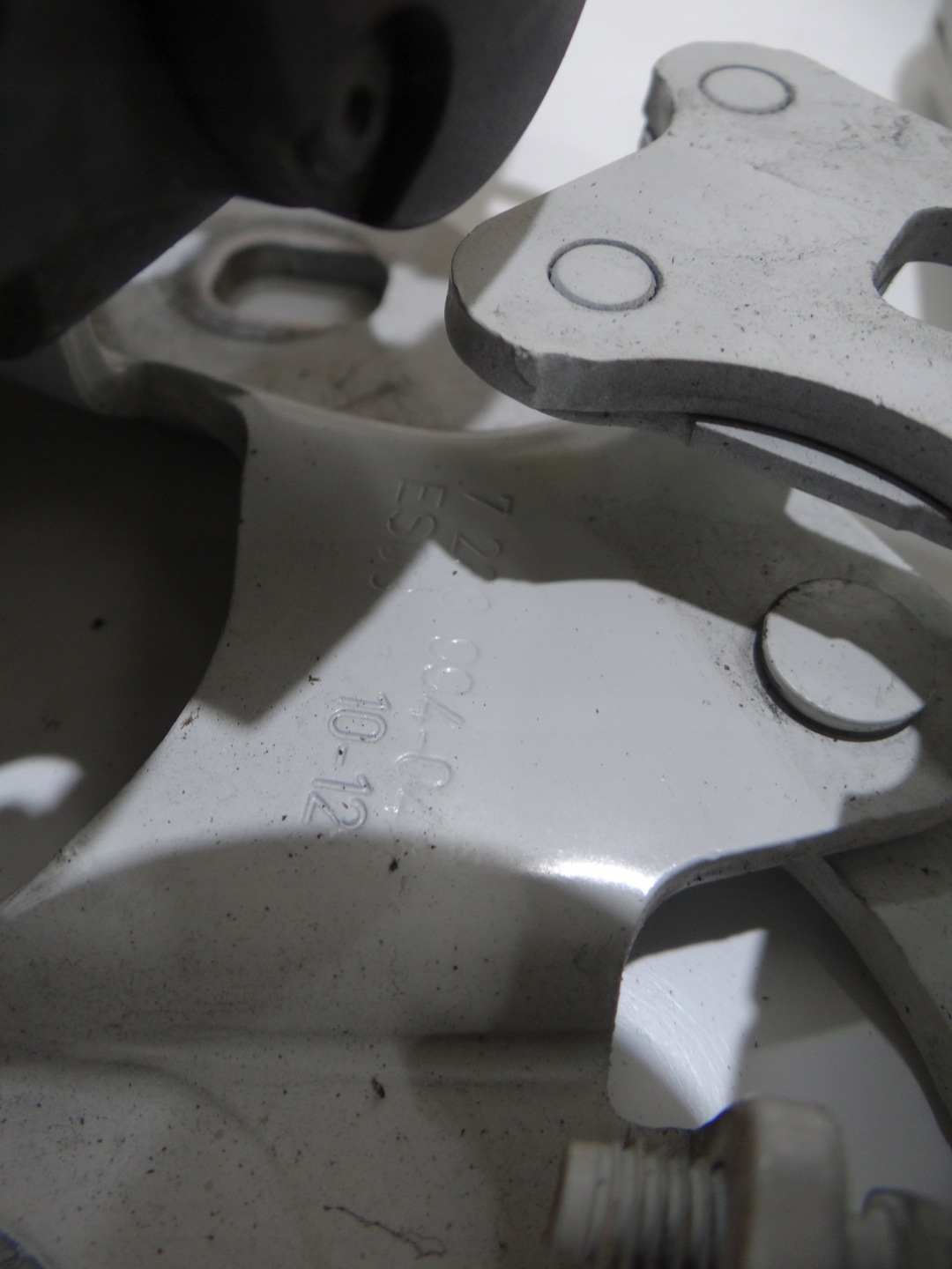 hinge NABOJ PIROTECHNICZNY right bonnets BMW E88 300