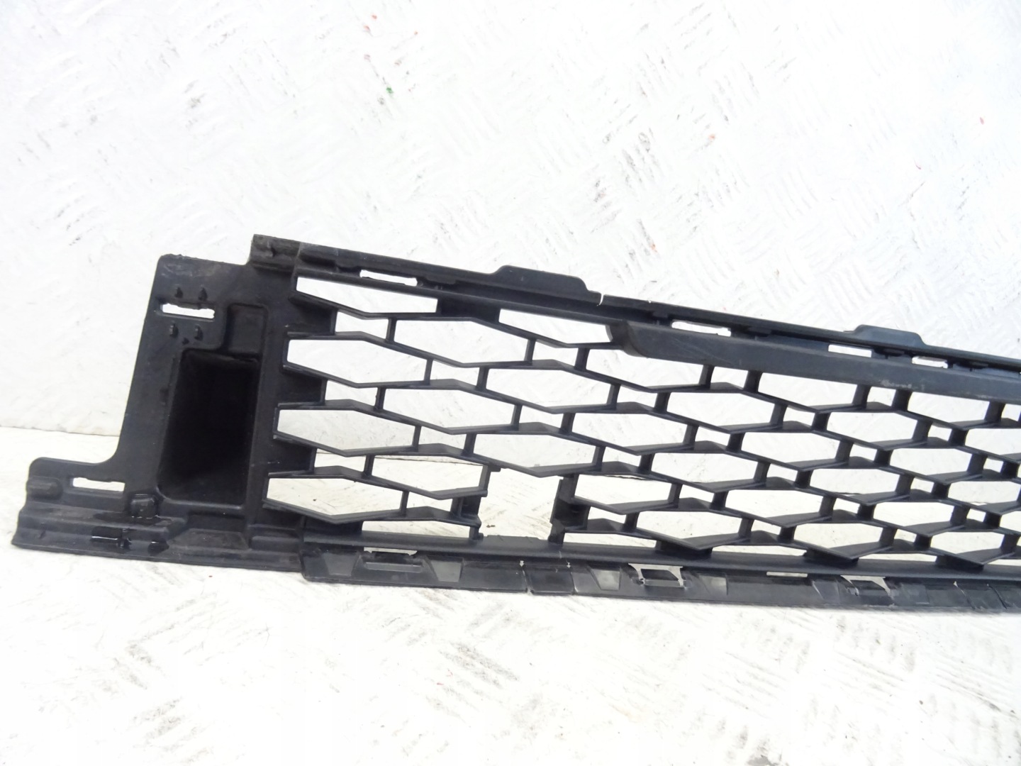 grid of a bumper front front central SKODA KAROQ 57A853677D