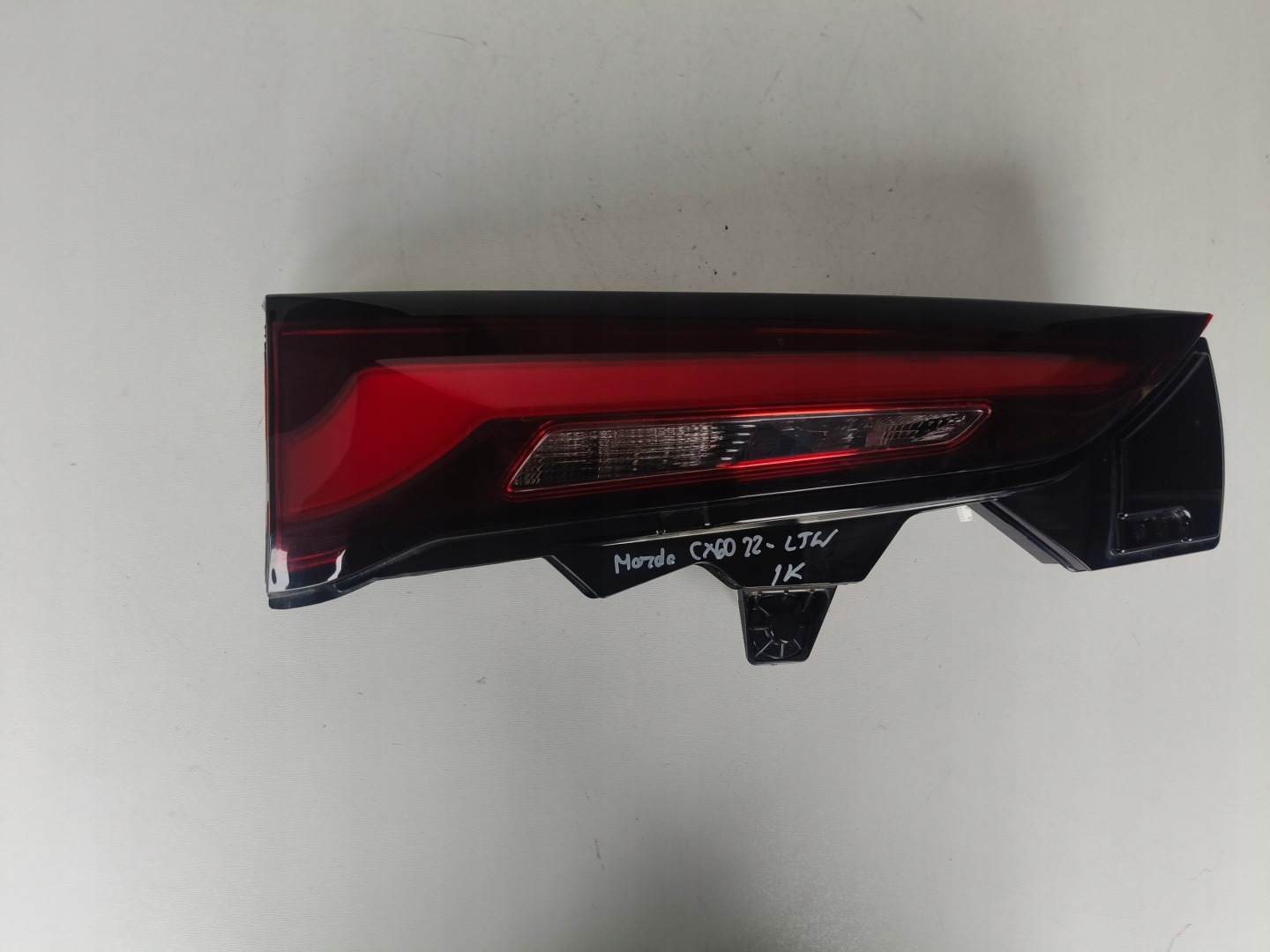 light left rear to the bonnet MAZDA CX60 22- LED