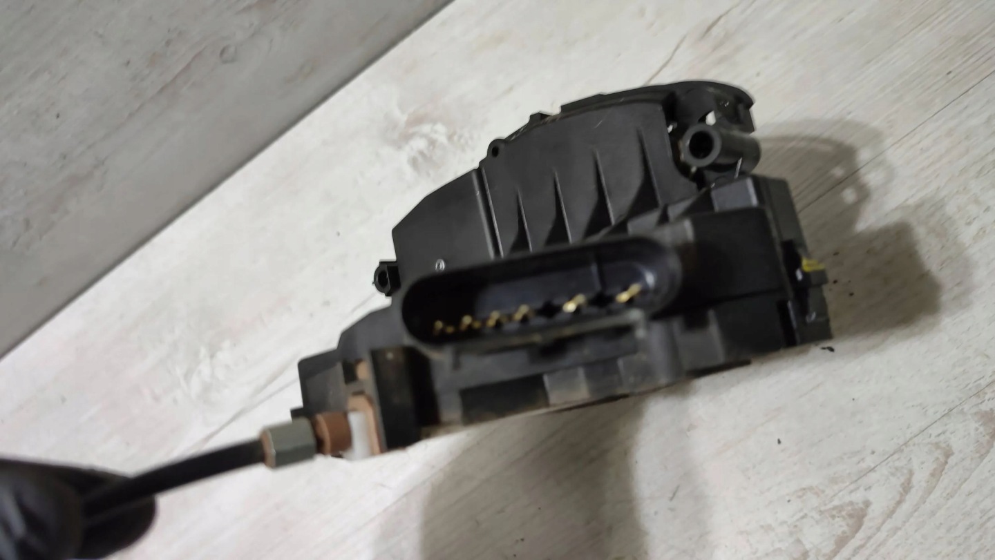 Ford Mondeo MK5 16r 2.0TDCi rear part side left lock door