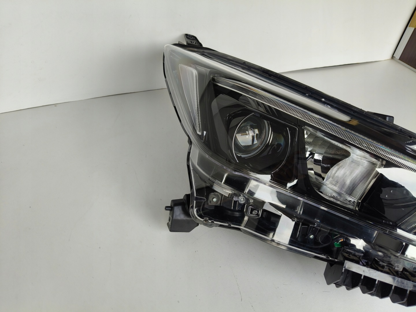 light right REFLEKTOR NISSAN LEAF II 17- LED