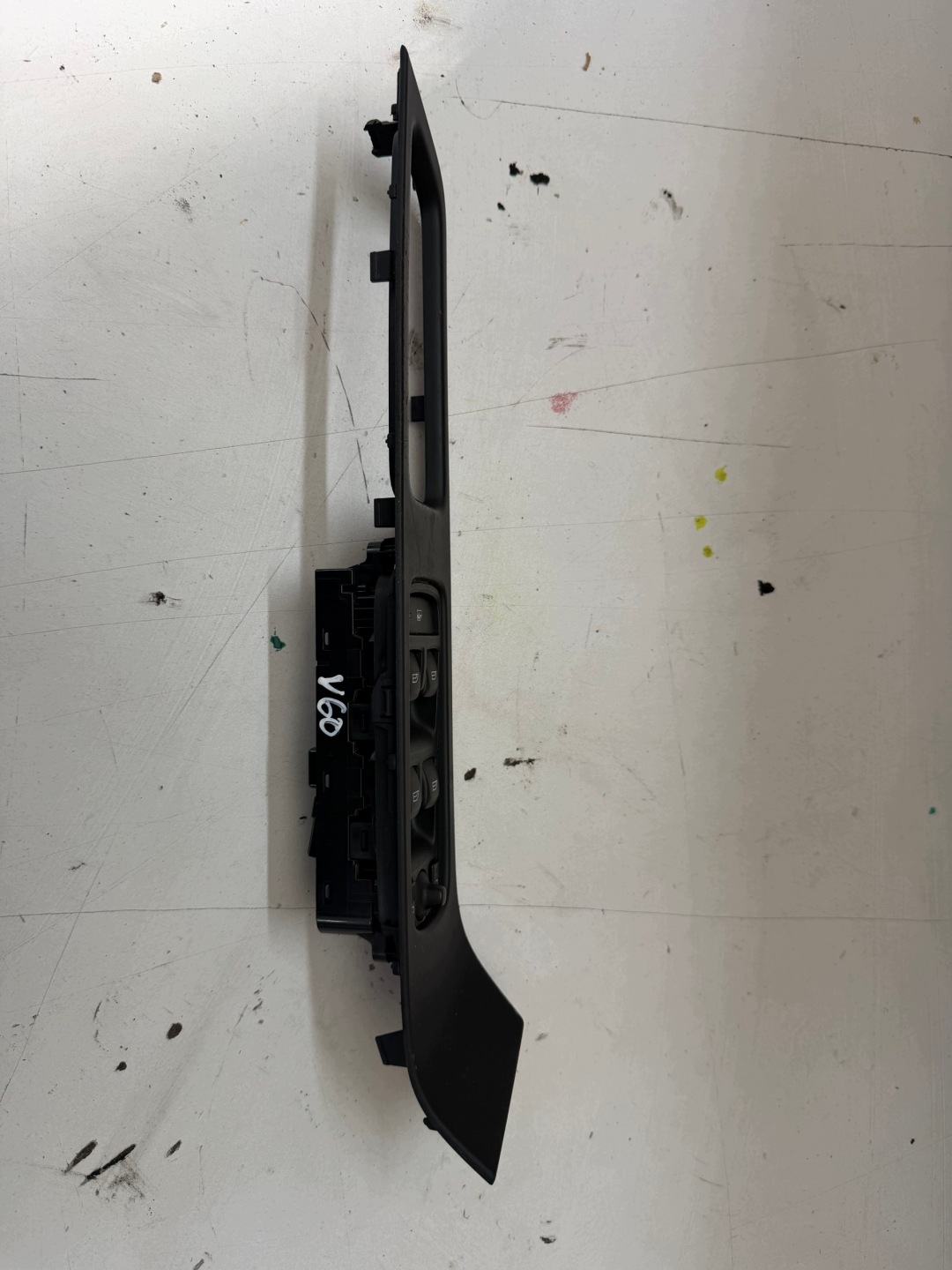 control panel of the window left front VOLVO V60 and 31334345
