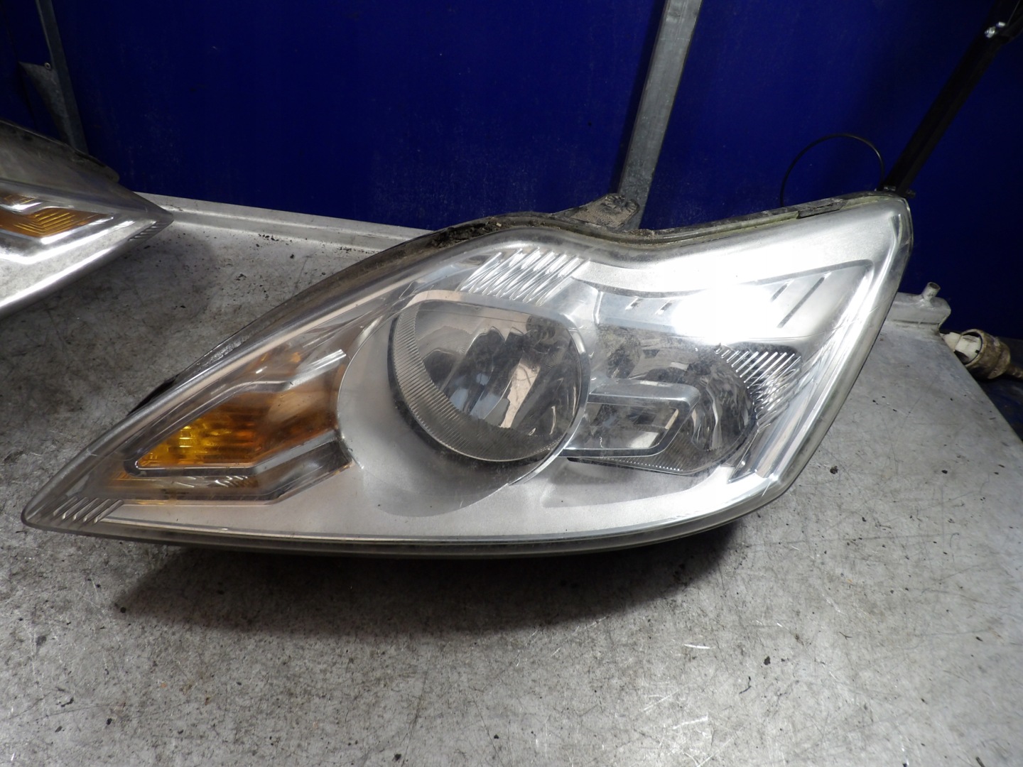 Ford Focus MK2 light front left 8M51-13W030-AD