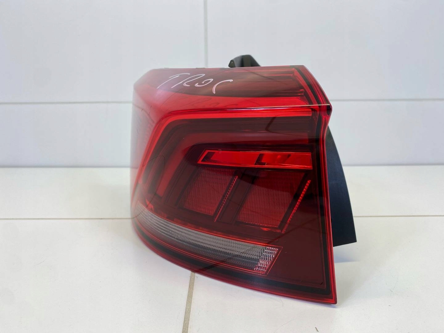 light rear left side Volkswagen T-Roc 2019 2GA945095A