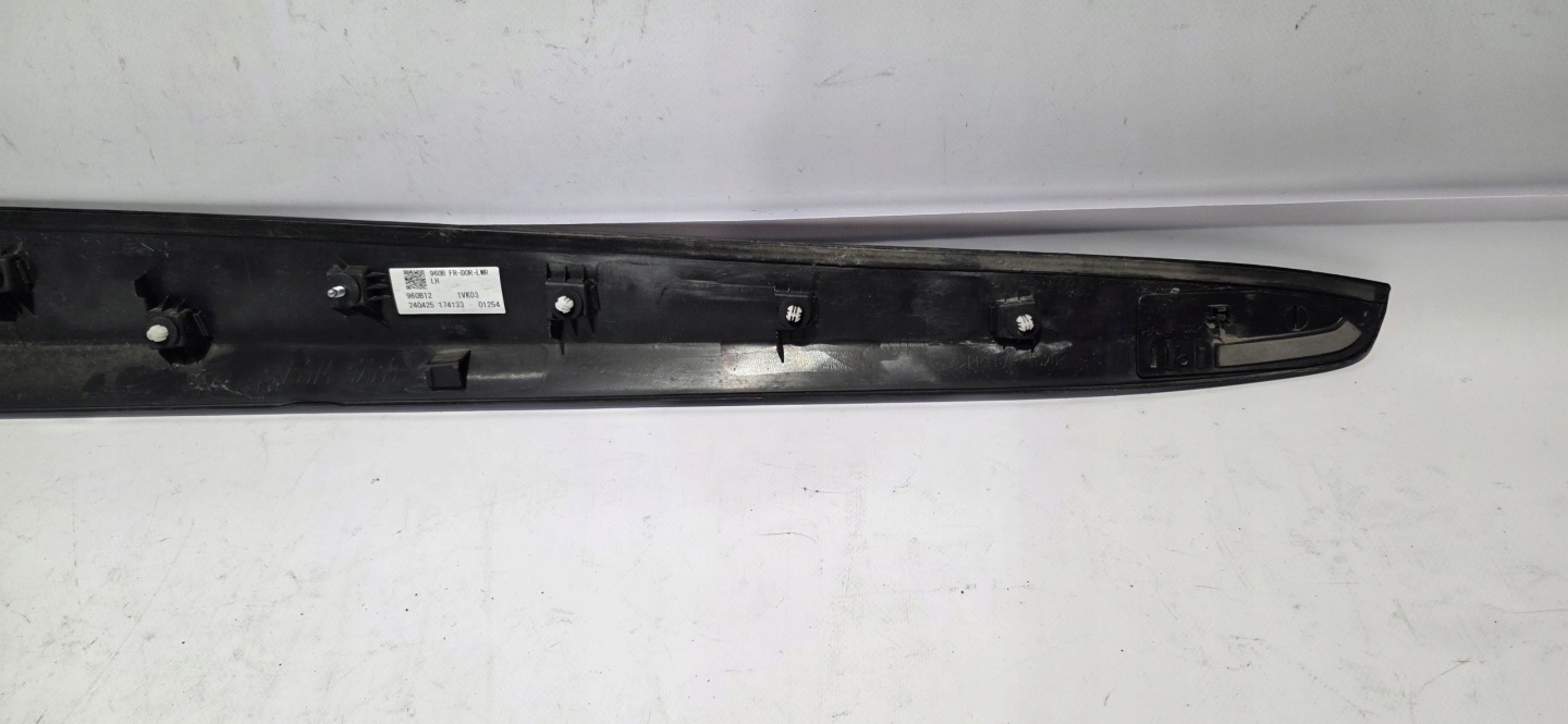 moulding door left front LEXUS LBX 23- original 75074-52050
