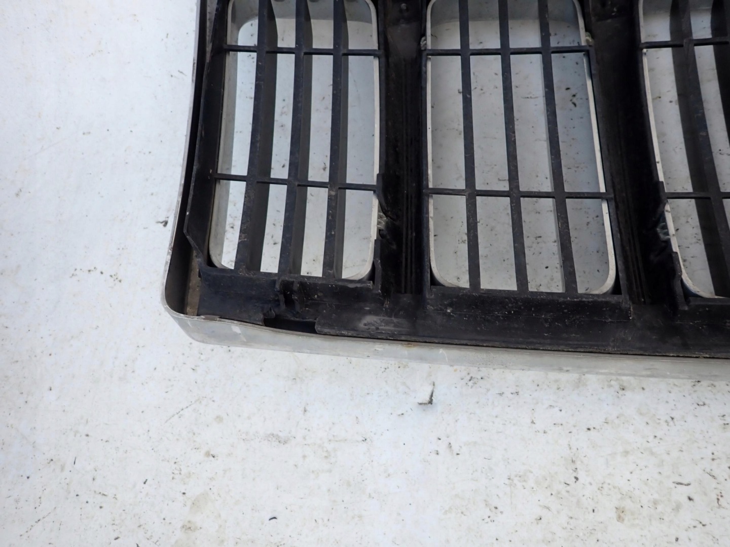 JEEP GRAND CHEROKEE WK2 04- grill grille radiator