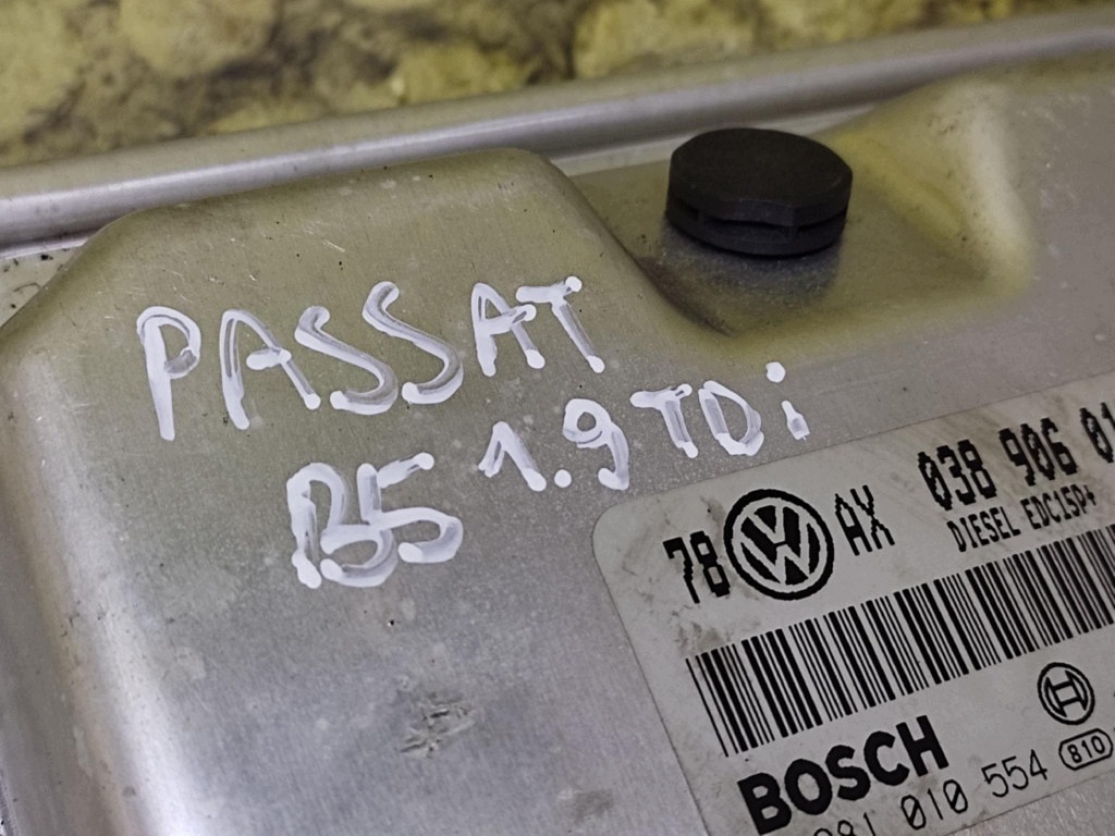 VW PASSAT B5 1.9 TDI unité de commande électronique uce moteur 0281010554