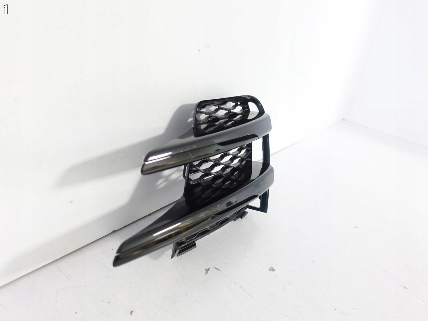 RANGE ROVER VELAR L560 17- grid grille intake moulding W bumper front right