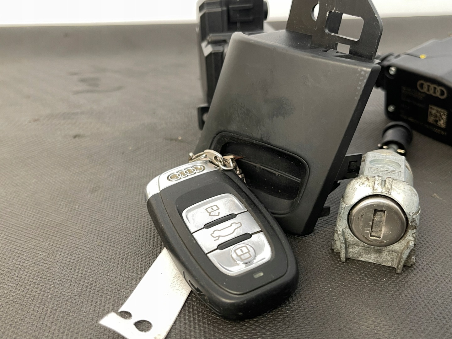 AUDI A5 8T S5 WLADKA 2X key PILOT blocking KPL 8K0909131C 8K0905852D