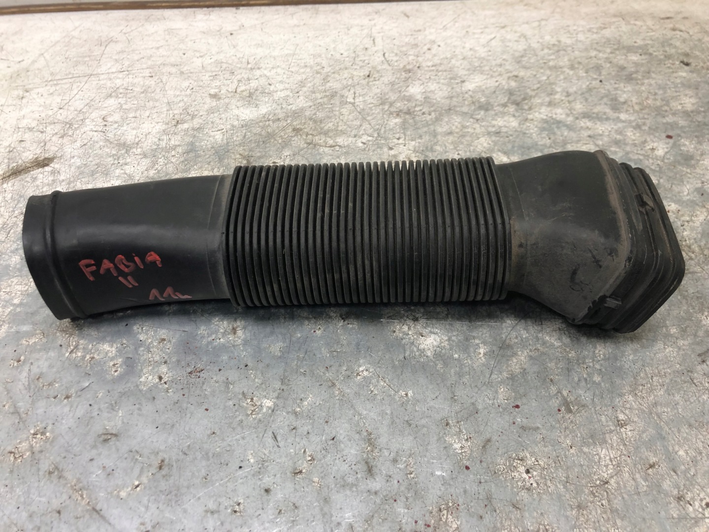 pipe air hose SKODA FABIA II 6R0129618