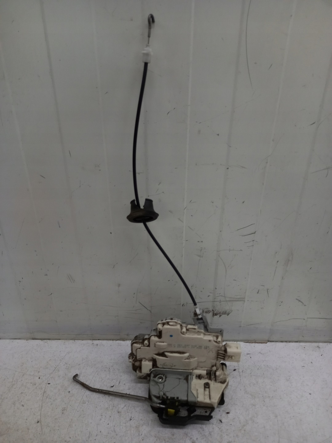 lock door CENTRALNY right front AUDI A4 B7 8E1837016AA 11S