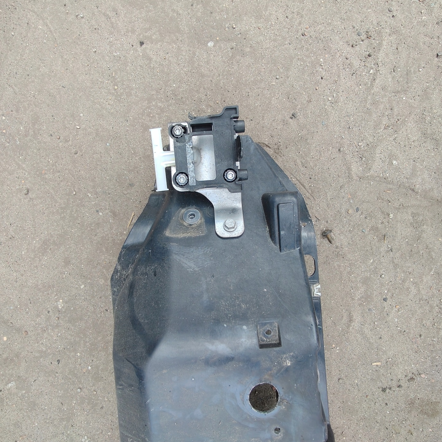 support panel for radiators holder SRODKOWE TESLA MODEL X 1035176-00