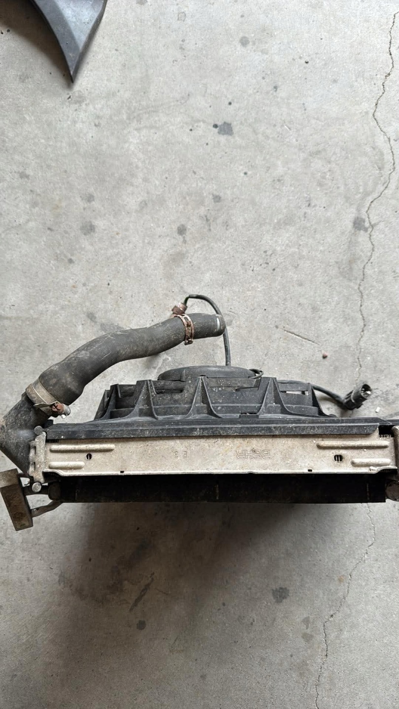 Porsche boxster 986 OE 99662403502 komplet chladiče ventilátor