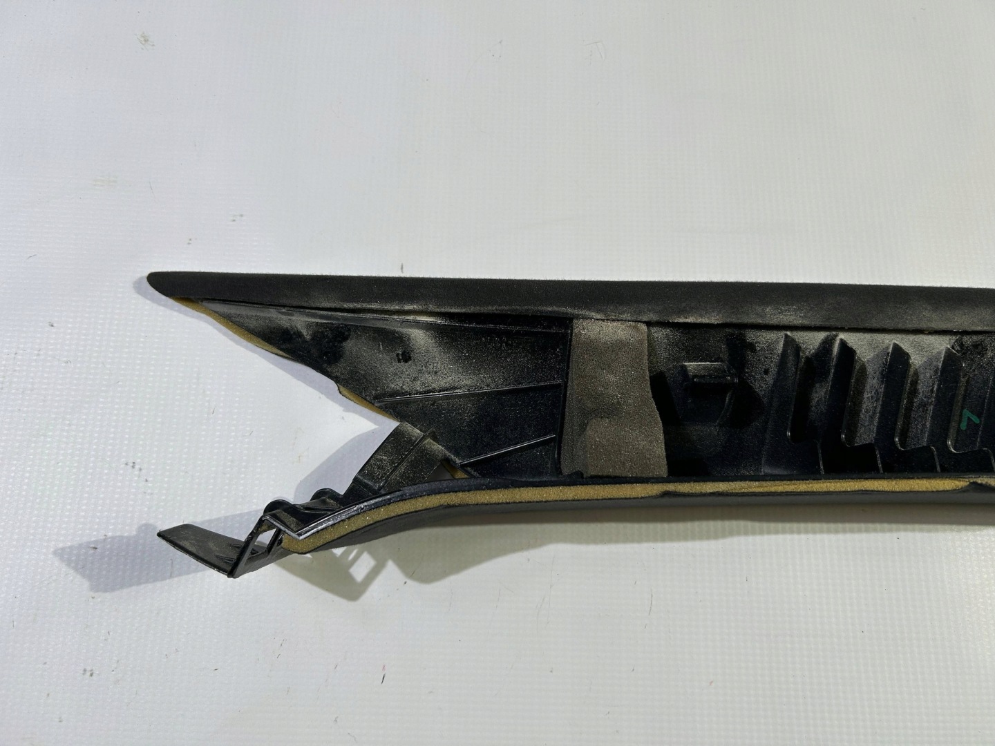 side cover panel slupka A left left Maserati Ghibli M157 2013