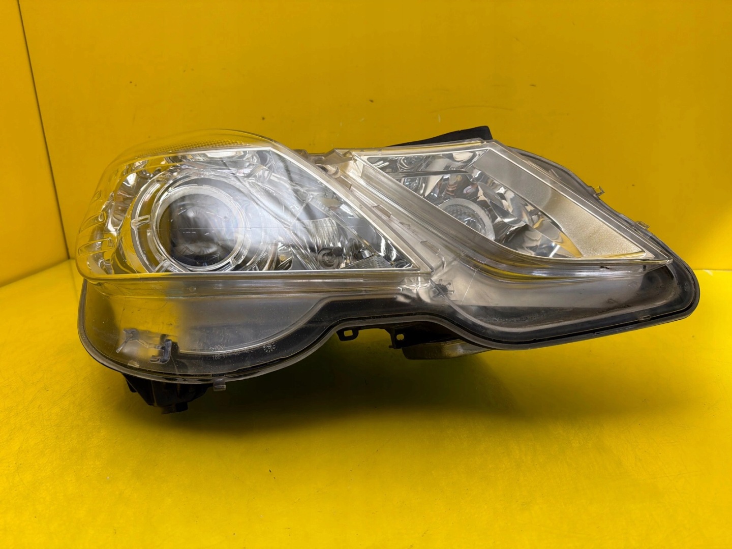 light right Mercedes E-Klasa W212 Bi-Xenon A2128200239