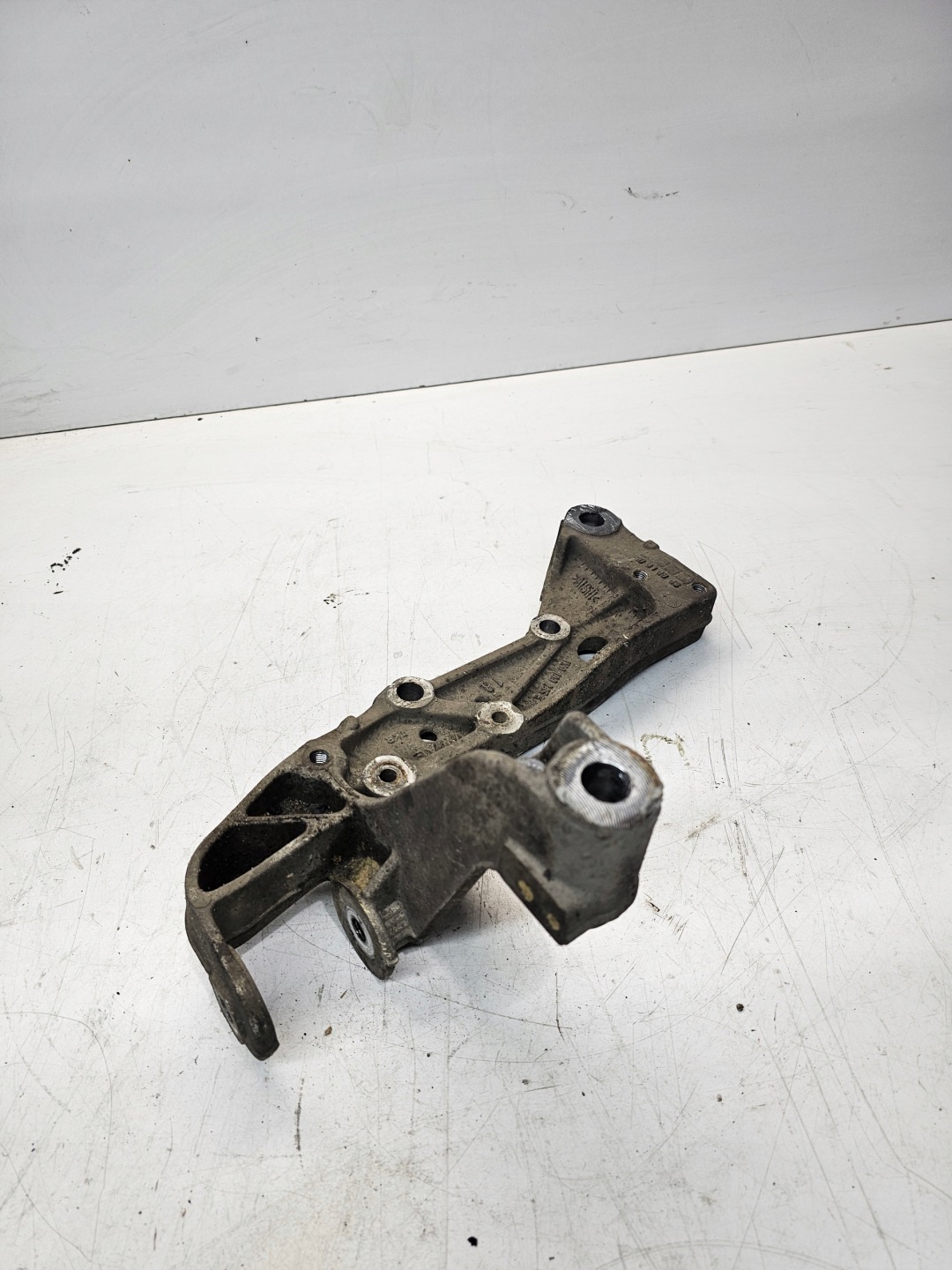 Halter des Querlenkers links AUDI A3 8P GOLF 1K0199295E