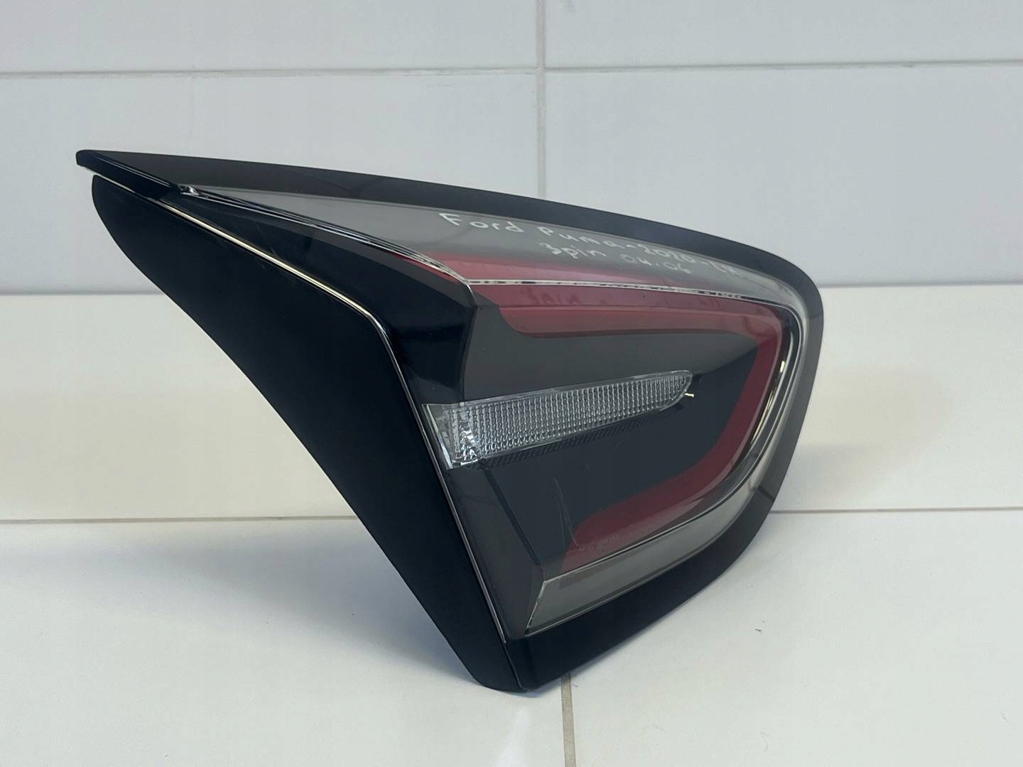 light rear to the bonnet left side Ford Puma 2 2021 L1TB13A603AA