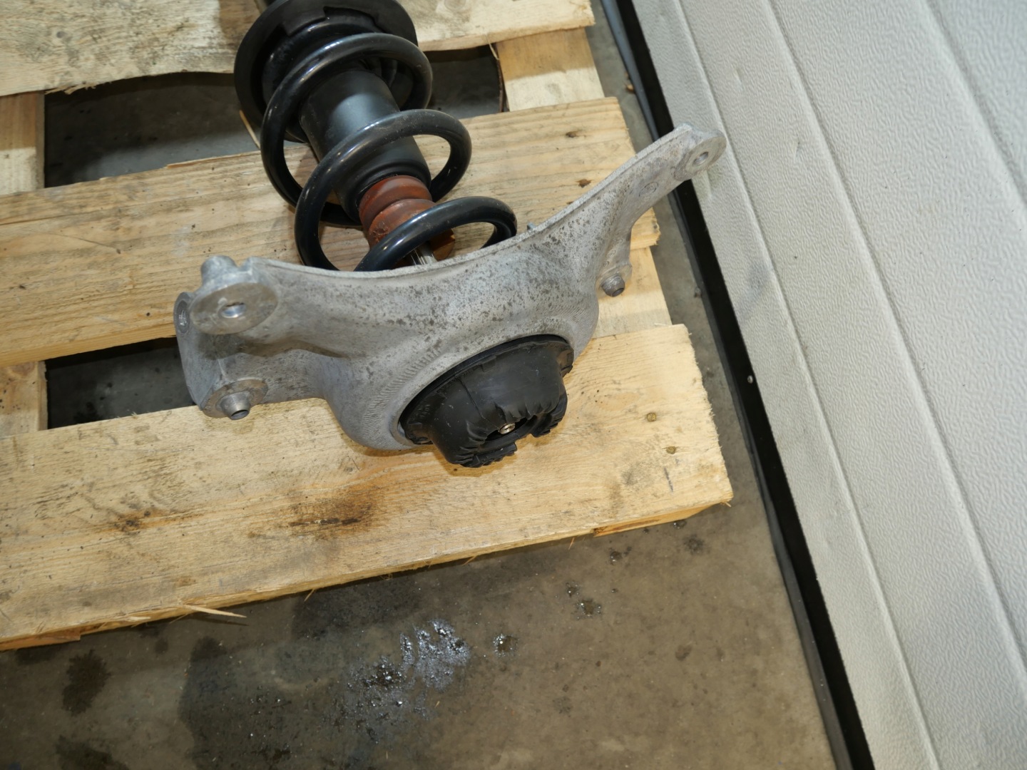 shock absorber front AUDI A4 8F0413031AB