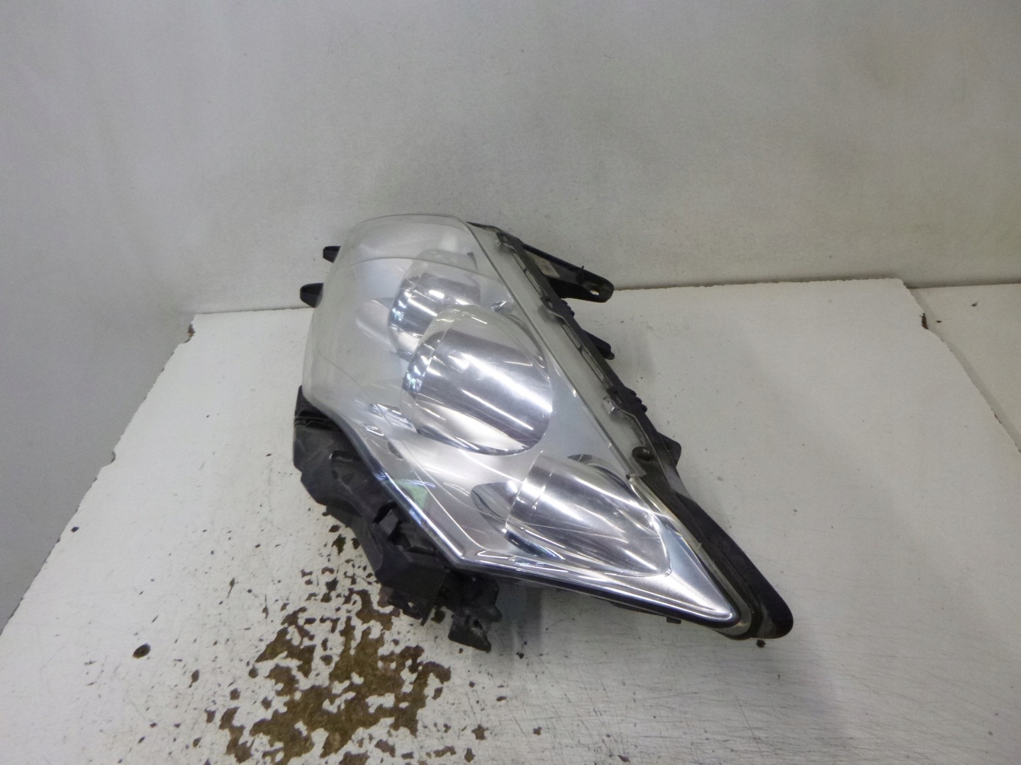 light REFLEKTOR lens left front RENAULT LAGUNA III (07-10) 260600033R