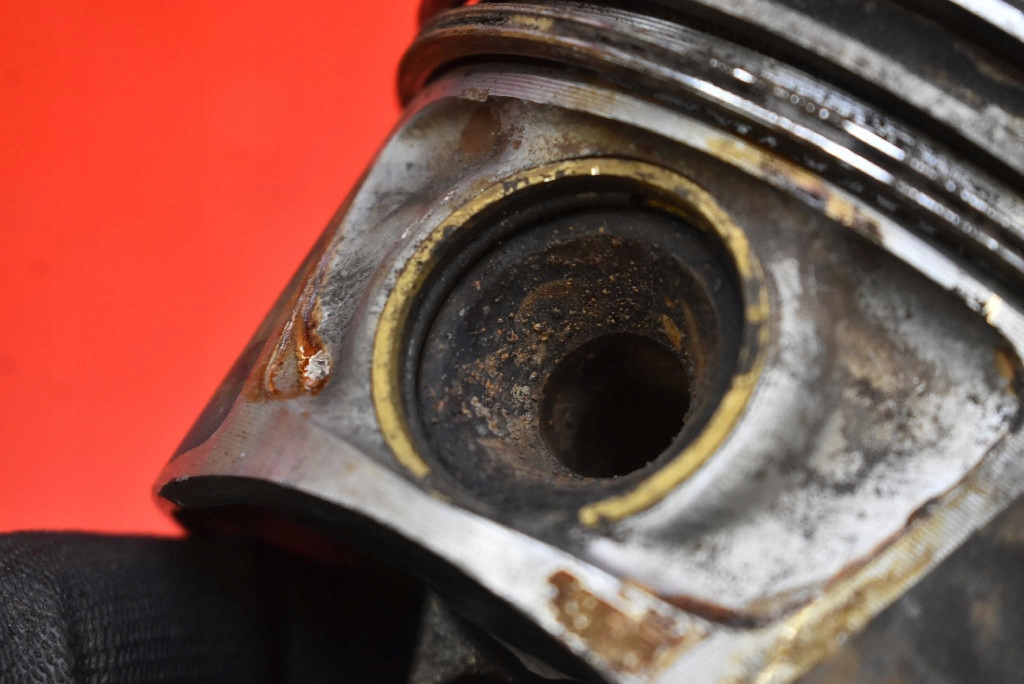 piston connecting rod SKODA SUPERB 2 II 2.0 TDI 140 KM 4X4 08-13