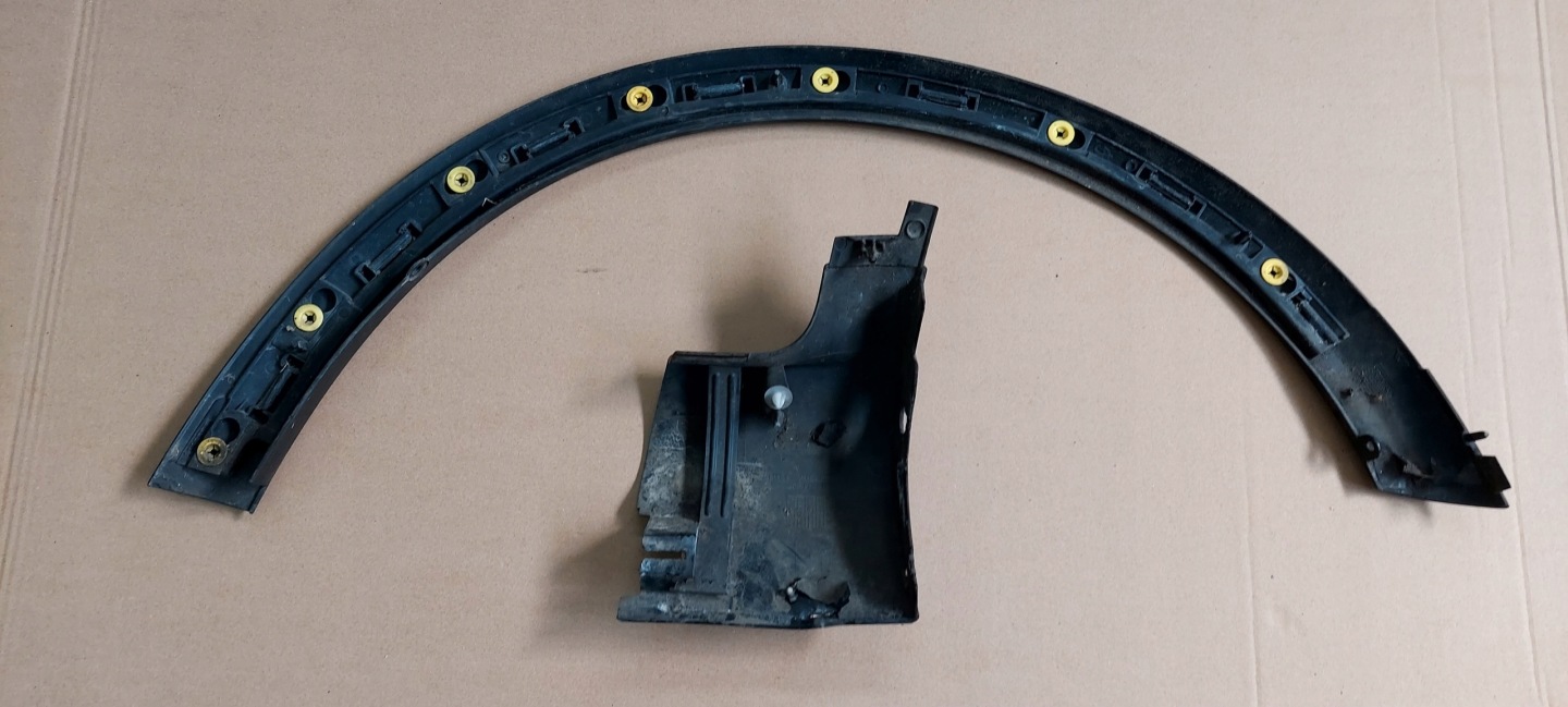 modanatura parafango sinistra Anteriore completa VOLVO C30 31283134