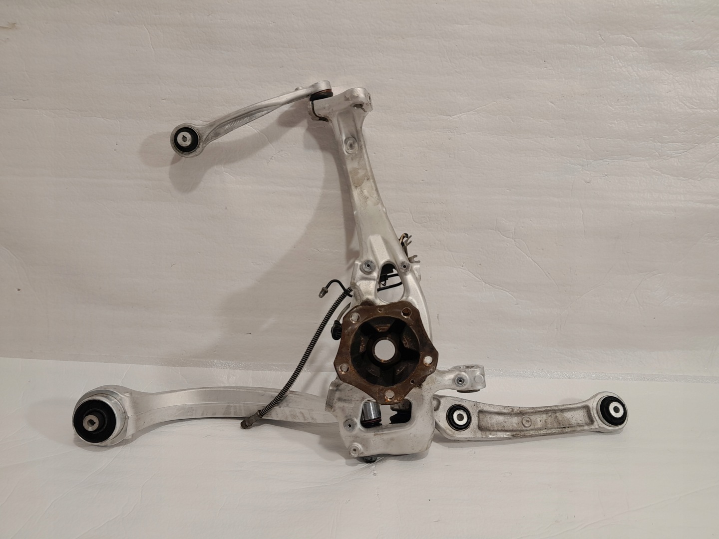 PORSCHE CAYENNE 9Y otoč rameno čepu pravý předek 9Y0407254A