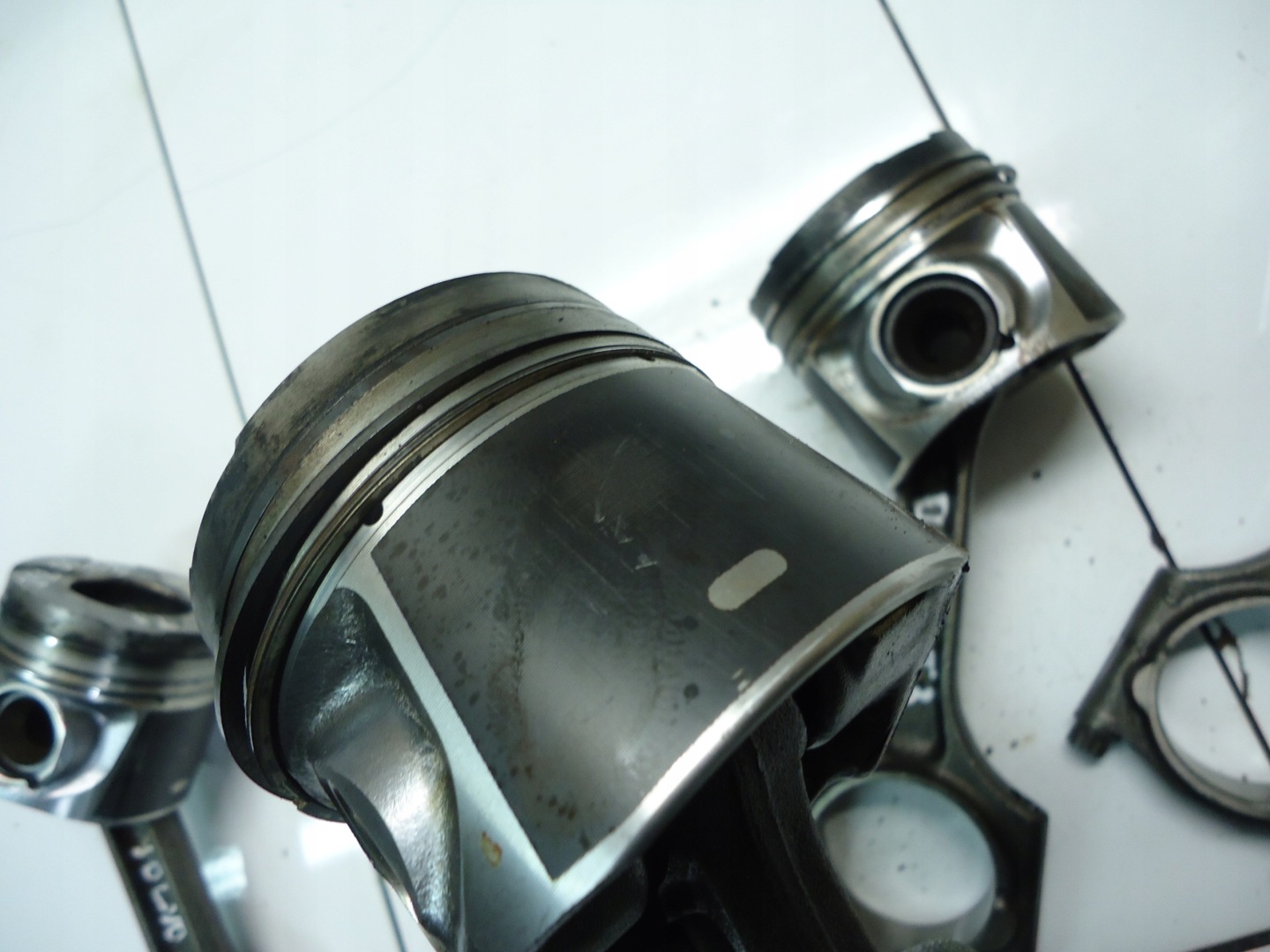 VOLVO S40 S60 V50 2.0 D3 D5204T3 Piston avec bielle