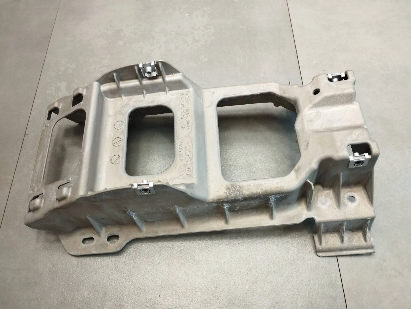 Audi Q4 e-tron Poignée Console Moyen 89A863233