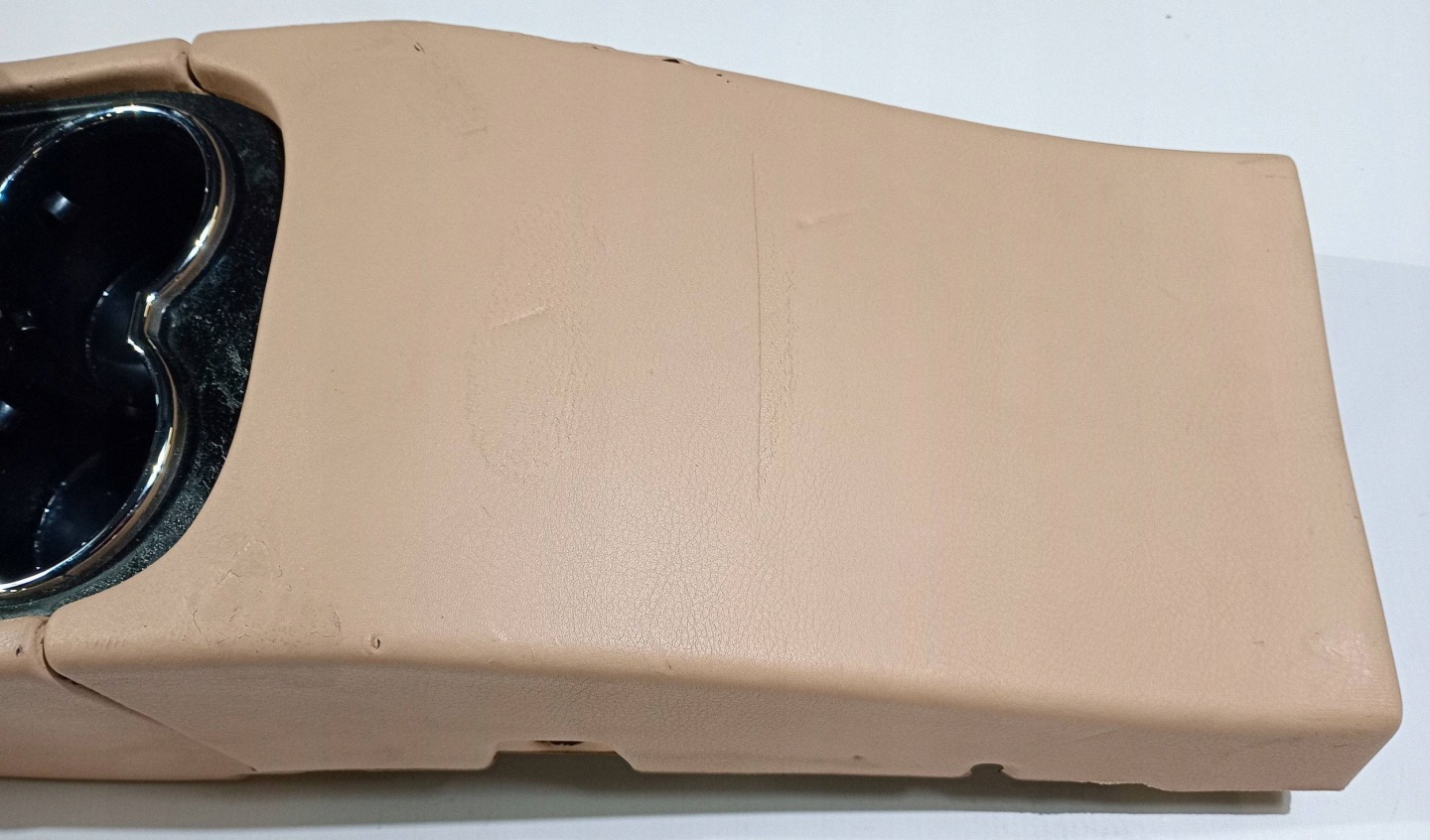 console tunnel central armrest cupholder Maserati GranTurismo 2008