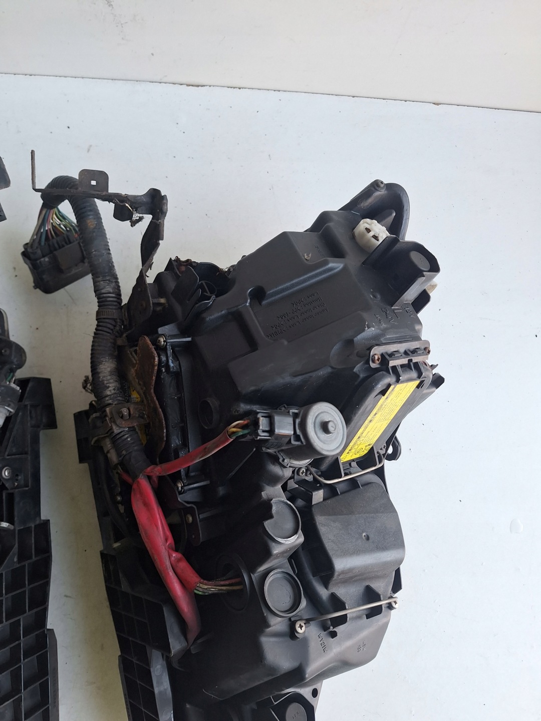 LEXUS IS II LIFT 09-12 light left XENON UK