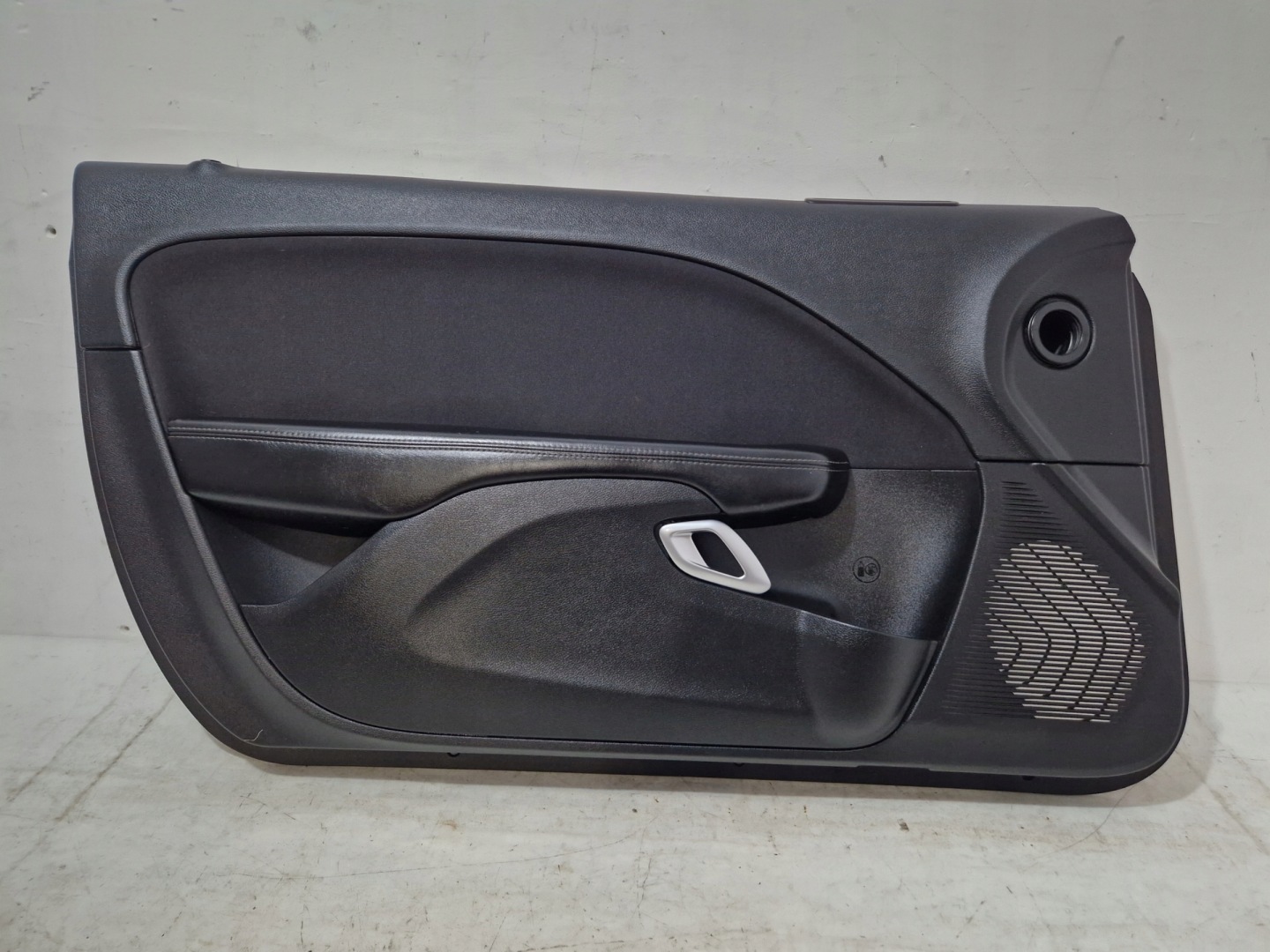DODGE CHALLENGER 2019 - side door left 5LC131X9AH