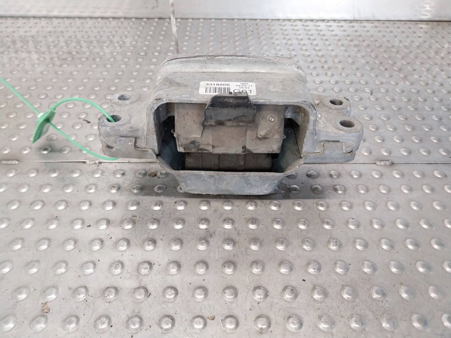 holder engine mount 1K0199262BB VW CADDY III YETI GOLF V A3 8P 2.0 TDI