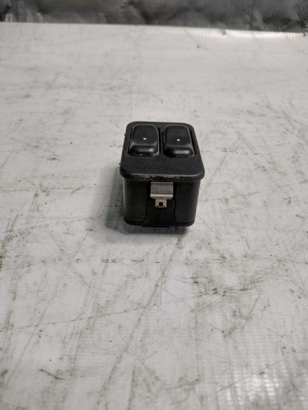 window control switch Opel Corsa C 3D OE 13363202
