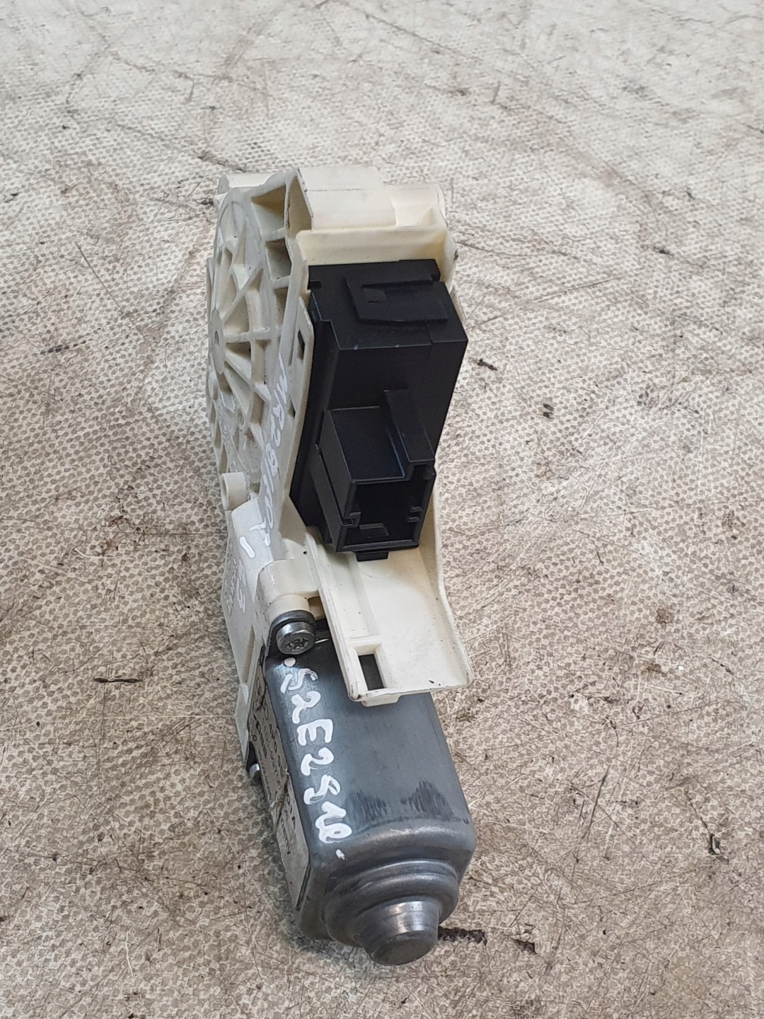 engine lifting windows left rear part OE 4F0959801A AUDI A6 C6 sedan 05r.