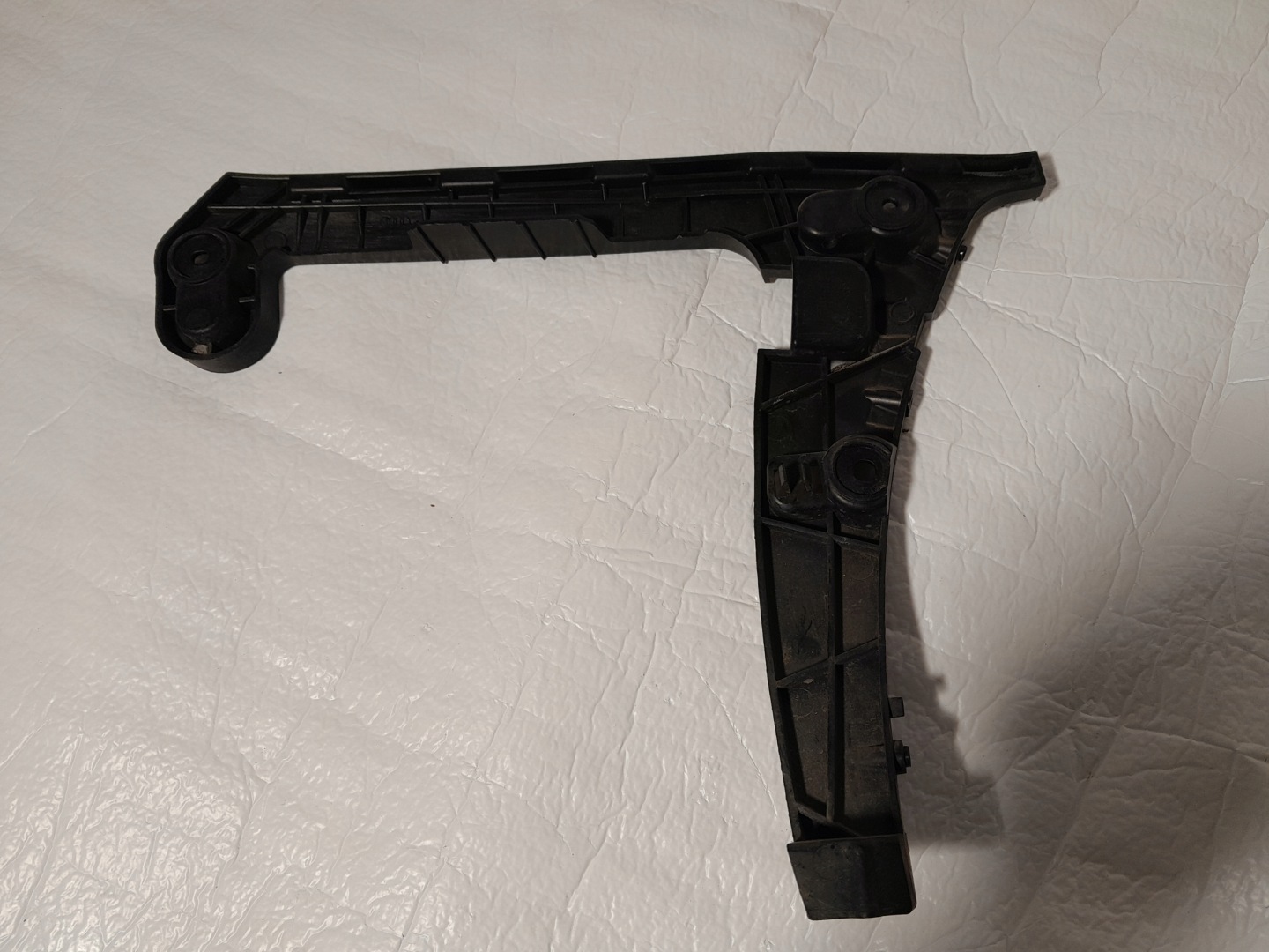 AUDI A4 B9 support holder of a bumper left rear part 8W5807453