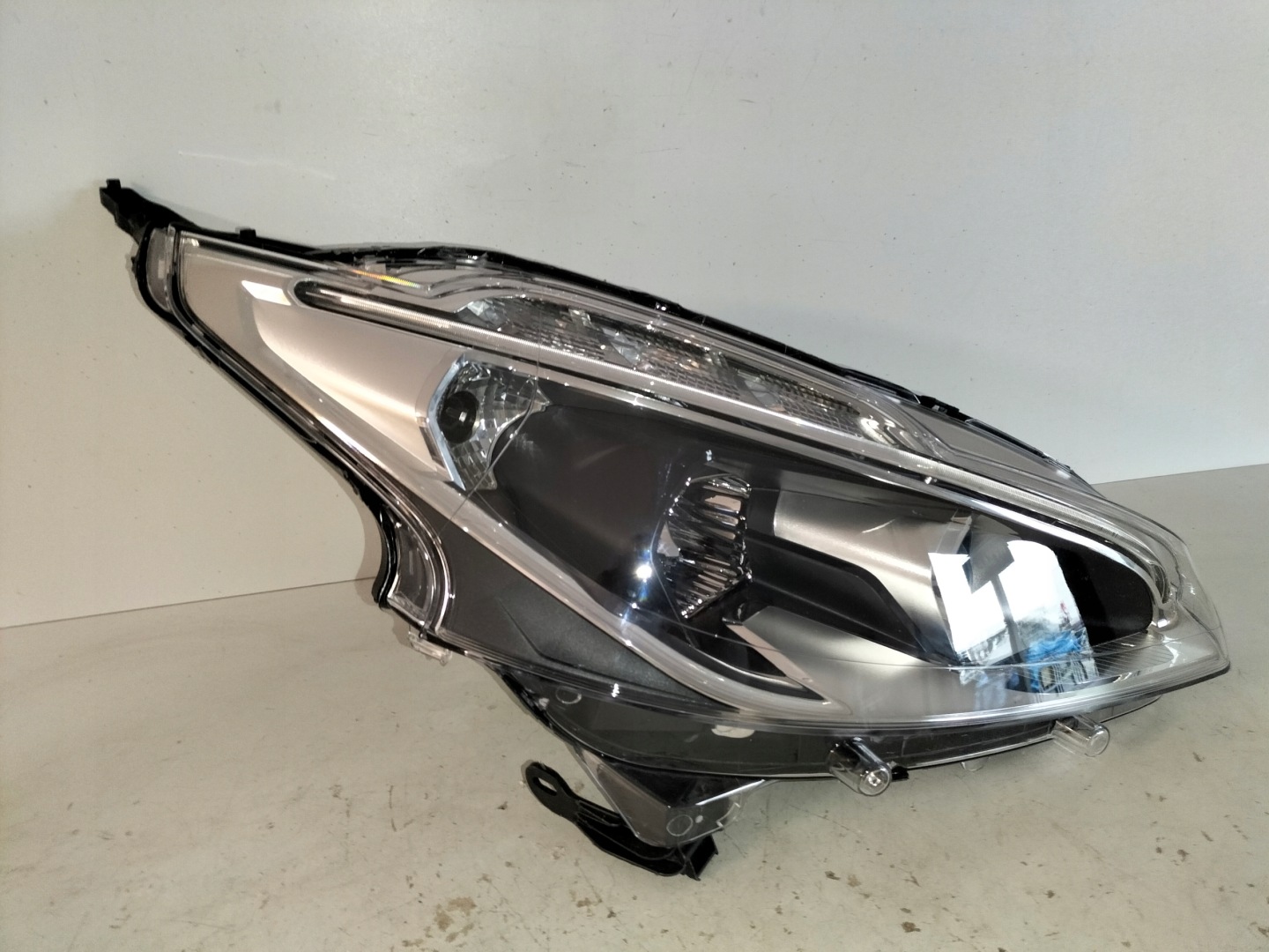 light front reflektor right PEUGEOT 208 LIFT 15-19