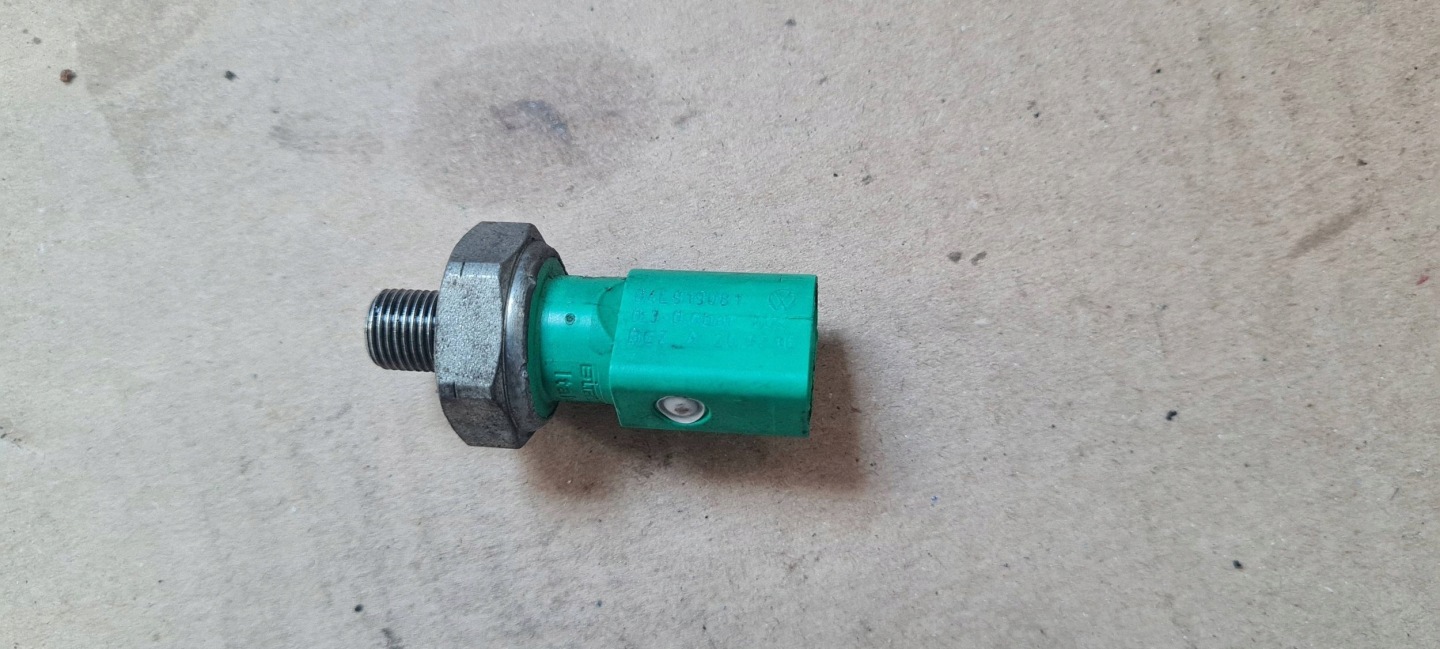 A4 B9 8W Sensor Druck oil 2.0 TDI 04L919081 A5 8W Q5 80A A6 C8
