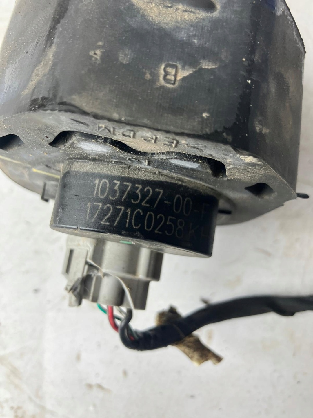 supplementary water pump 1037327-00 TESLA MODEL S