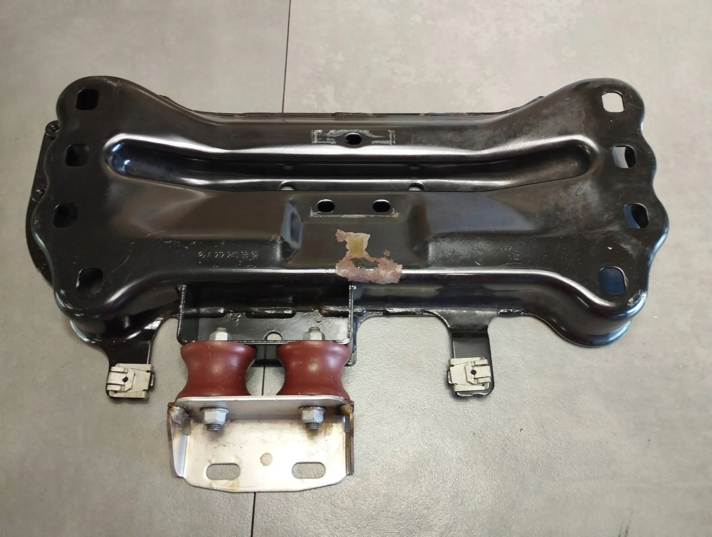 Mercedes-Benz CLS C218 gearbox mount A2122403802