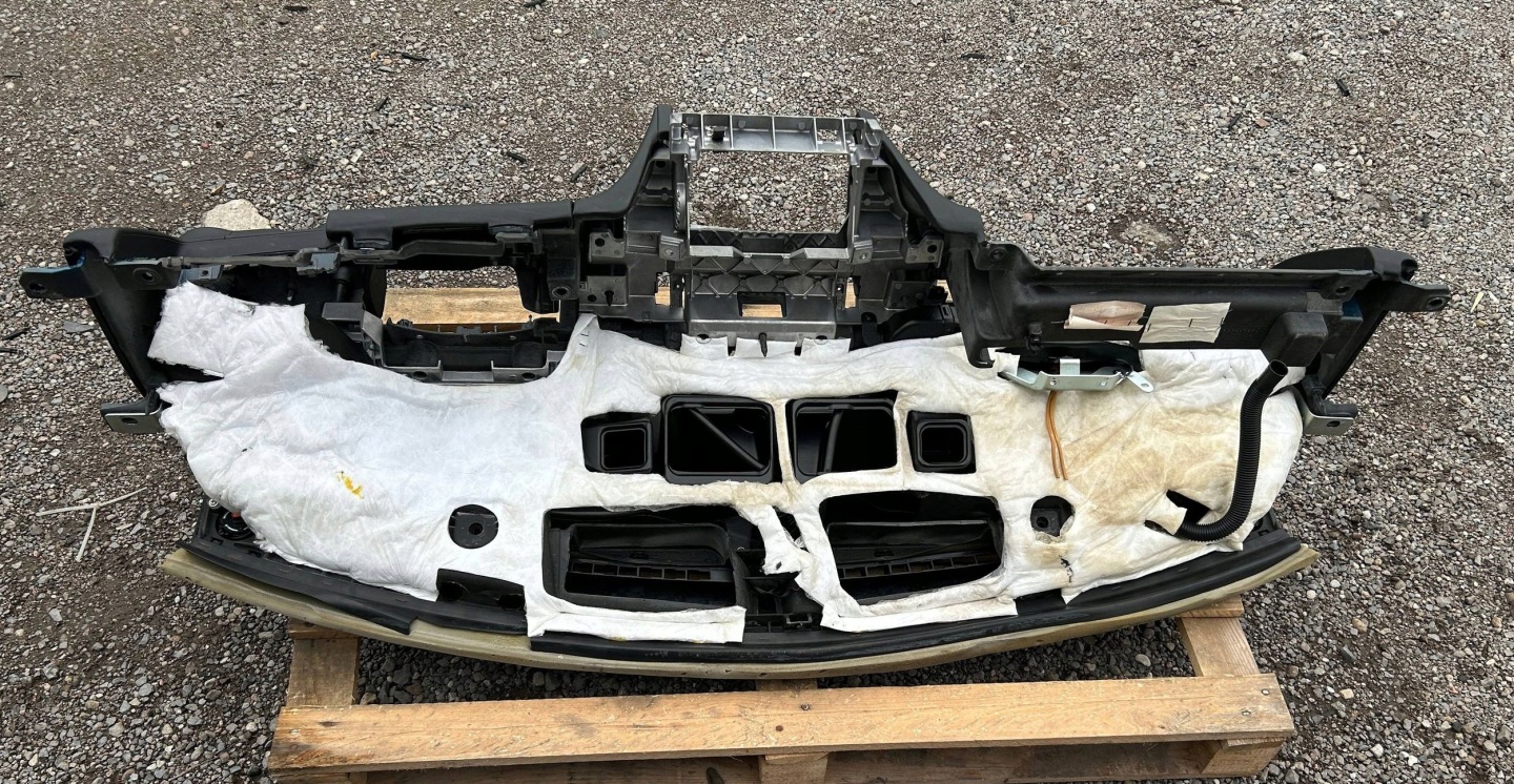 dashboard instrument panel console airbag airbag Maserati Quattroporte 2013