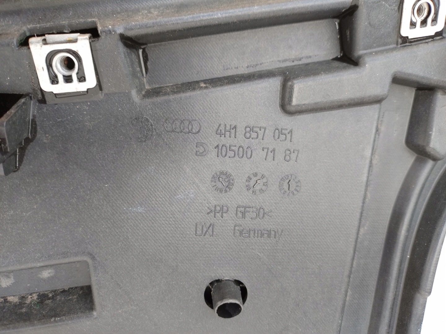 AUDI A8 4H D4 moulding consoles cap cover torpedo 4H1857051 E222