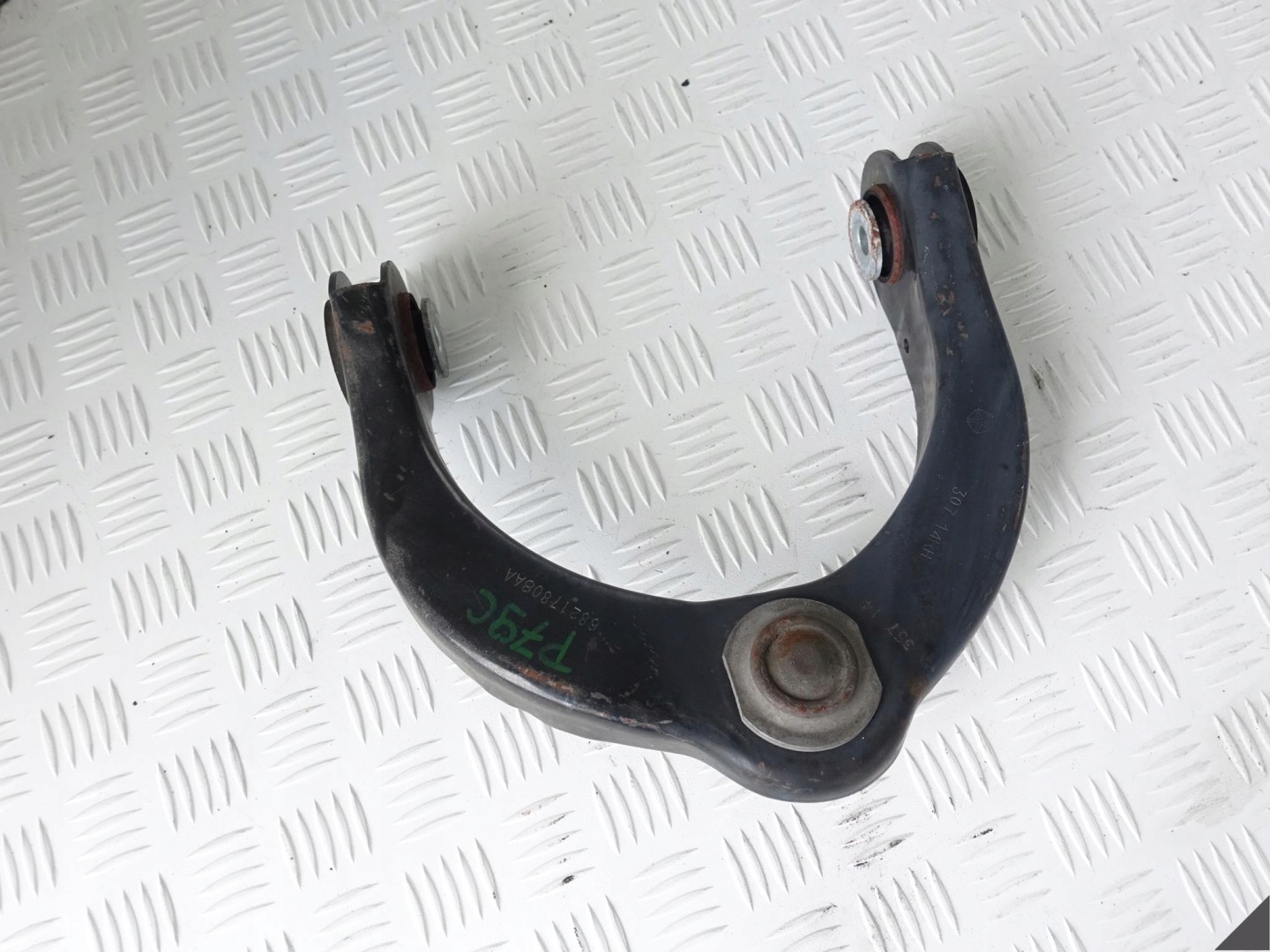 JEEP GRAND CHEROKEE WK2 DURANGO arm right front