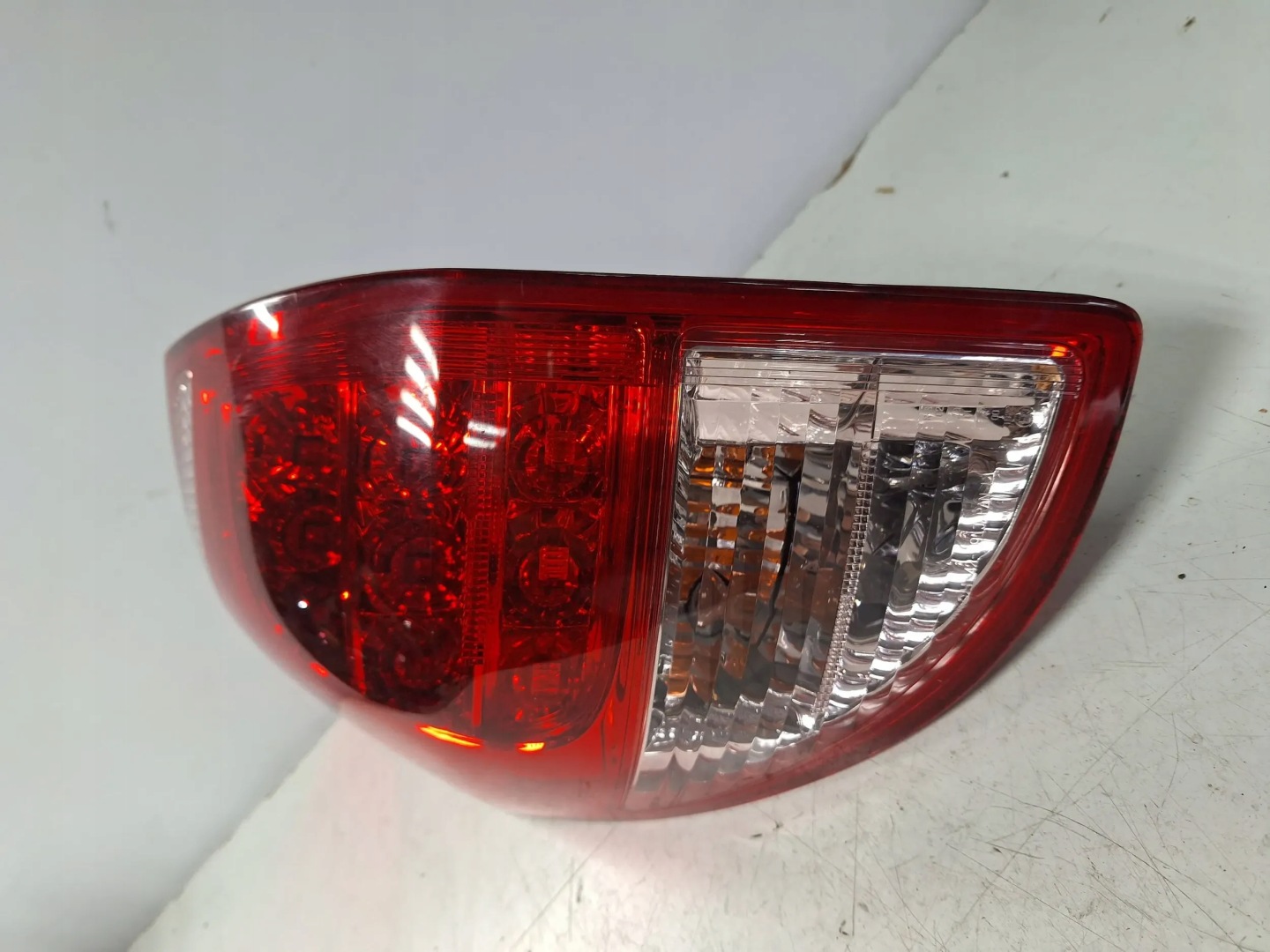 LICHT HECK LINKS TOYOTA RAV4 III 06-09