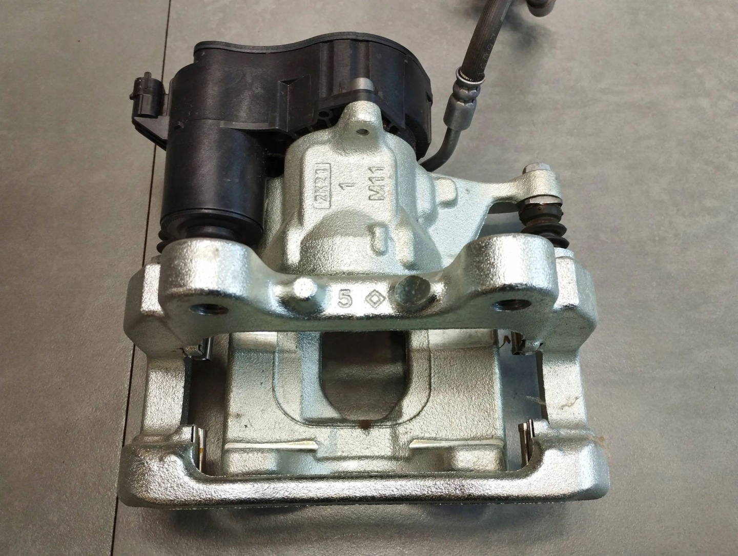 Volkswagen Amarok II caliper right rear part electrical