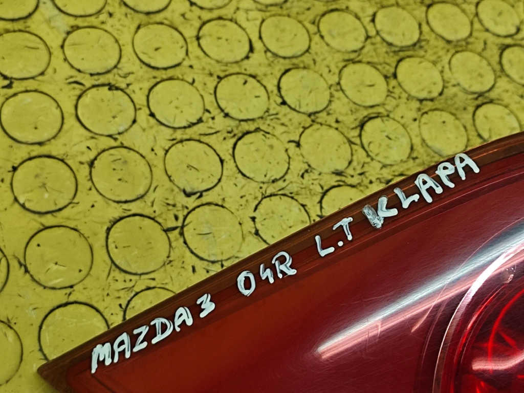 MAZDA 3 Feux phare Gauche Arrière du capot