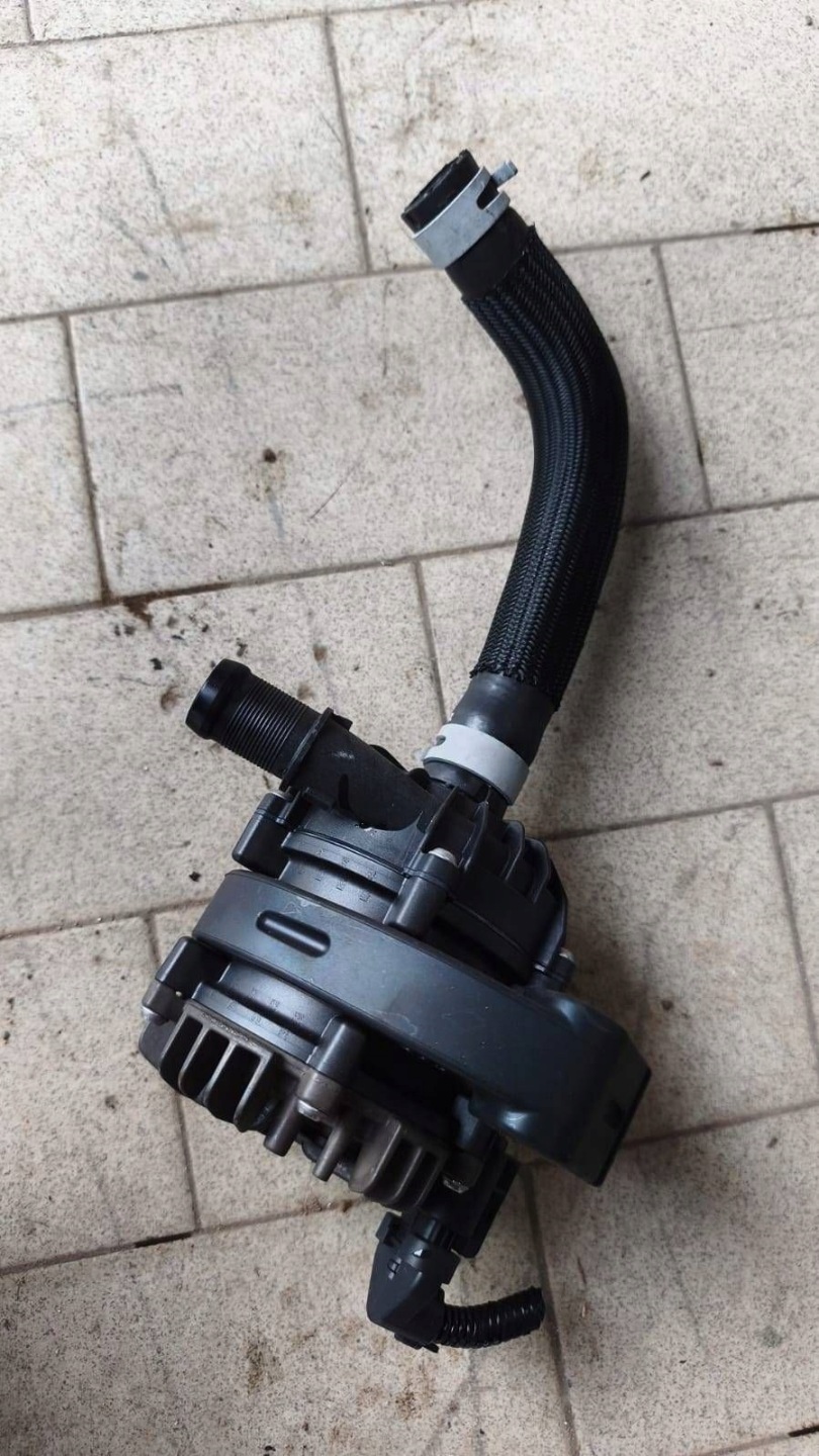 dodatna vodena pumpa Renault 4 E-TECH 210100165R