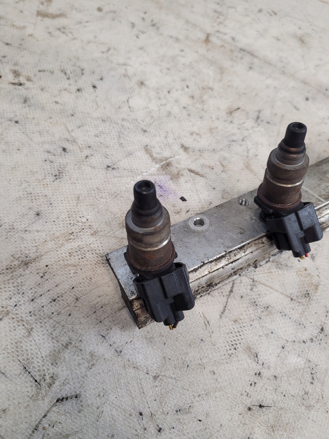 Rampe injection + Injecteurs HONDA CIVIC VI 1.4B 97r.