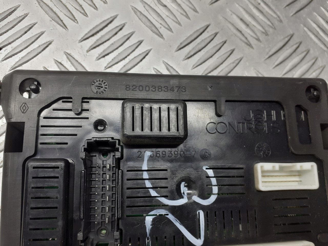 RENAULT CLIO III 1.5 DCI compartment module BSI 8200383473