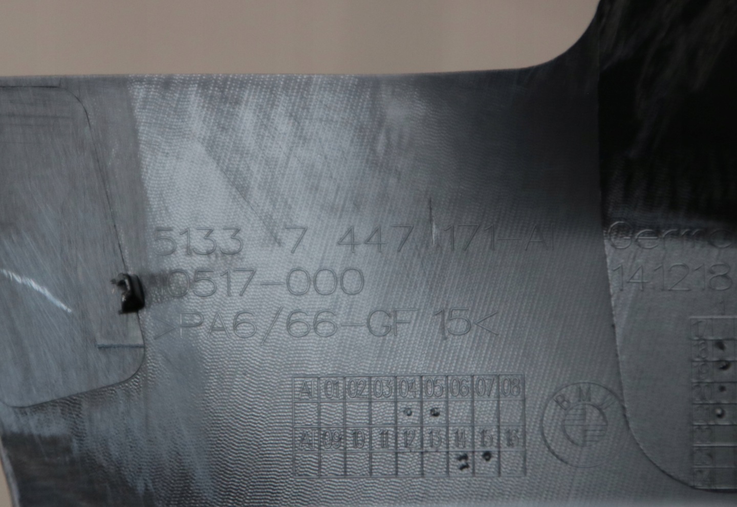 BMW G20 G21 frame cover door left front 7447171